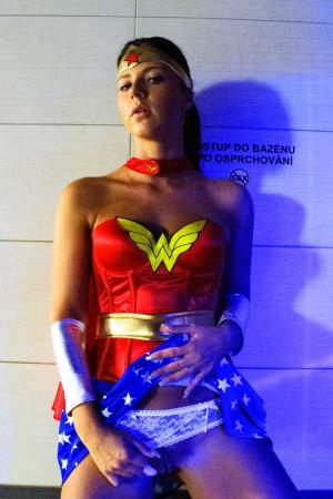 super-sexy-hero-solo-wonder-woman